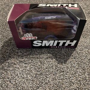 SMITH Goggles Box in Maroon and White